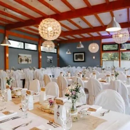 Weltrad Am Fluss Restaurant & Quartier *