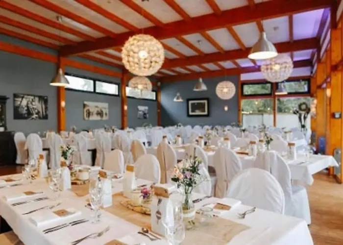 Weltrad Am Fluss Restaurant & Quartier *